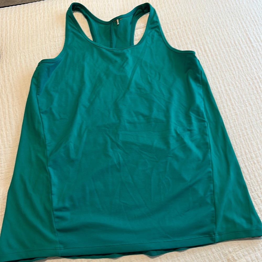 Women’s workout tank top